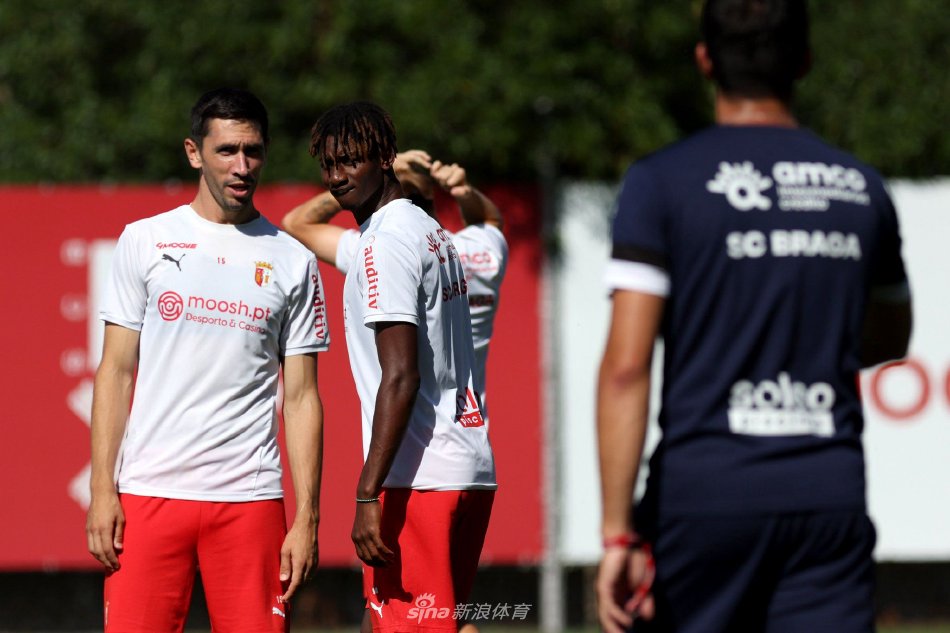 队成员彼此 队成员彼此