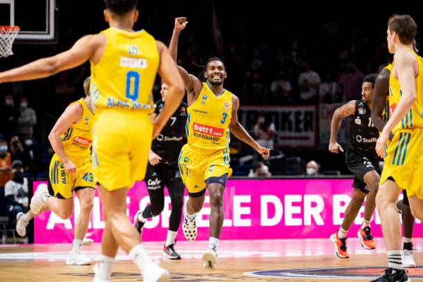 合上更加默 合上更加默