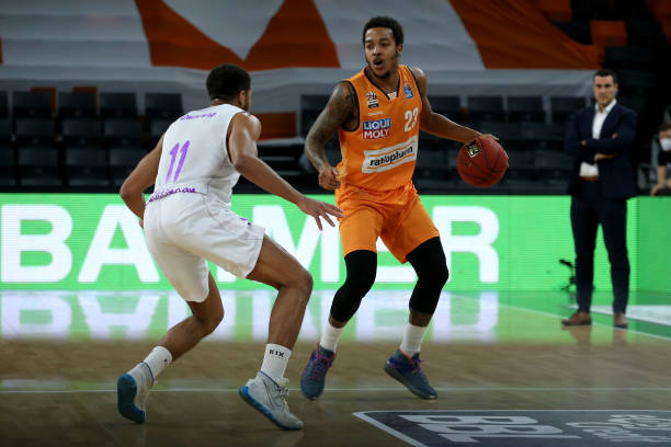 让他很早便 让他很早便